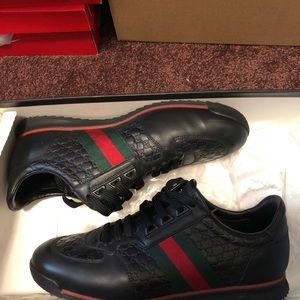 Size 8 gucci shoes worn a few times in great condition